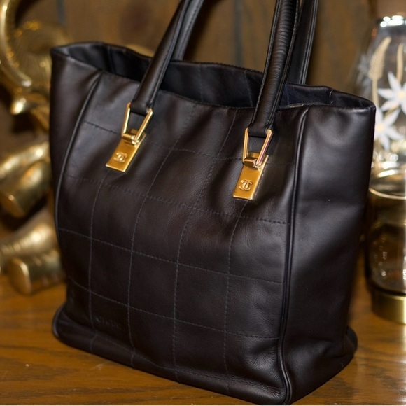 Authentic Chanel Chocolate Bar Tote - Picture 2 of 15